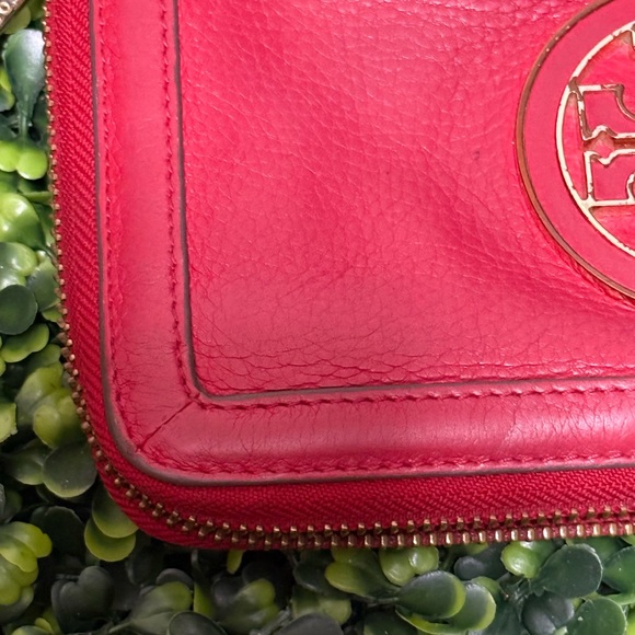 TORY BURCH RED LEATHER ZIPPY WALLET HOST PICK!! - Picture 6 of 7